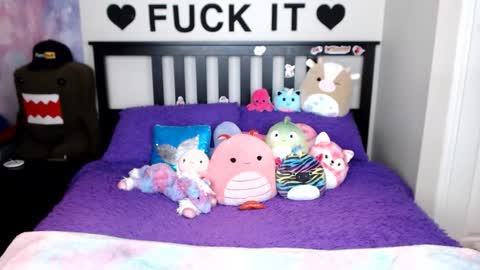 Snapshot of mackenziewolfe chatting on 3, 12, 2025 Mackenzie Wolfe online show from 3, 12, 2025