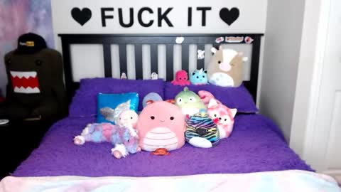 Snapshot of mackenziewolfe chatting on 4, 12, 2025 Mackenzie Wolfe online show from 4, 12, 2025