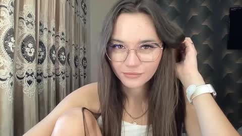 Snapshot of madalenesnedeger chatting on 1, 10, 2025 Alexa online show from 1, 10, 2025