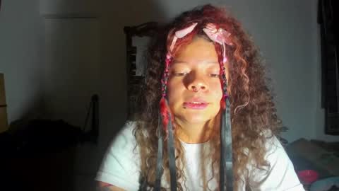 Snapshot of madam_sativa chatting on 8, 3, 2025 di online show from 8, 3, 2025