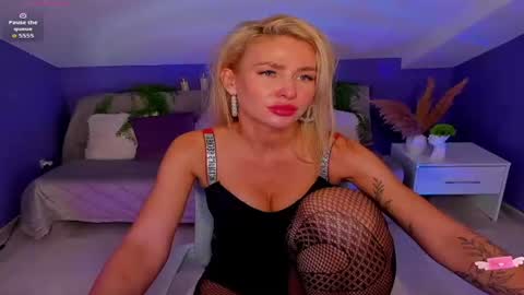 Evelyn online show from 23, 11, 2025