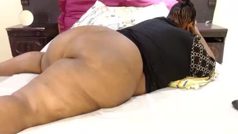 madamzee online show from 4, 3, 2025