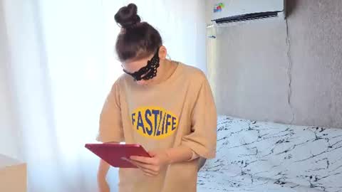 madcatgirl online show from 4, 7, 2026