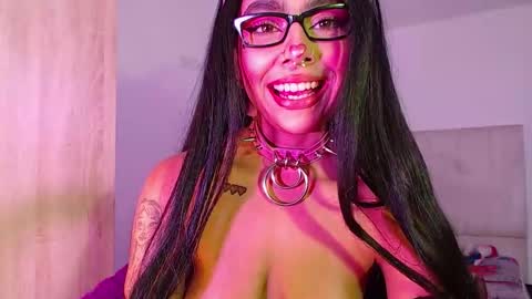 Snapshot of maddiie_and_clyde chatting on 20, 9, 2025 maddiie and clyde online show from 20, 9, 2025