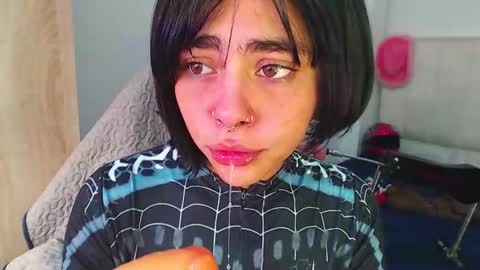 Snapshot of maddiie_and_clyde chatting on 26, 9, 2025 maddiie and clyde online show from 26, 9, 2025