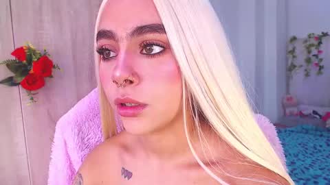 Snapshot of maddiie_and_clyde chatting on 4, 10, 2025 maddiie and clyde online show from 4, 10, 2025