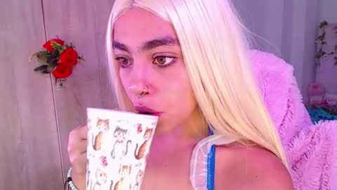 Snapshot of maddiie_and_clyde chatting on 5, 10, 2025 maddiie and clyde online show from 5, 10, 2025