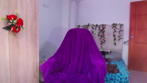 Snapshot of maddiie_and_clyde chatting on 9, 10, 2025 maddiie and clyde online show from 9, 10, 2025