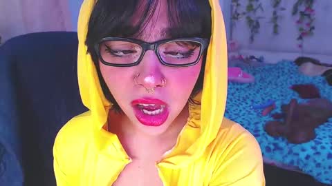 Snapshot of maddiie_and_clyde chatting on 11, 10, 2025 maddiie and clyde online show from 11, 10, 2025