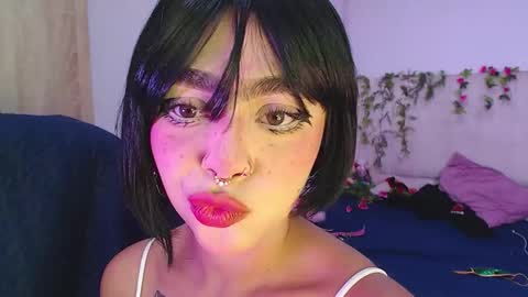 Snapshot of maddiie_and_clyde chatting on 19, 10, 2025 maddiie and clyde online show from 19, 10, 2025