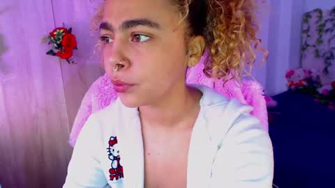 Snapshot of maddiie_and_clyde chatting on 21, 10, 2025 maddiie and clyde online show from 21, 10, 2025