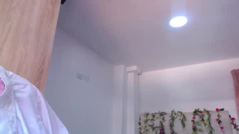 Snapshot of maddiie_and_clyde chatting on 18, 11, 2025 maddiie and clyde online show from 18, 11, 2025