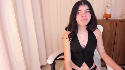 Maddy Please help me with your thumbs up its important online show from 18, 1, 2025