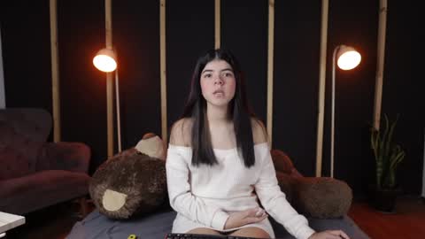 Maddy Please help me with your thumbs up its important online show from 28, 1, 2025