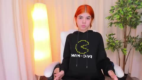 Maddy Please help me with your thumbs up its important online show from 19, 2, 2025