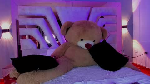 Snapshot of maddycrofft chatting on 23, 2, 2025 Maddy Crofft online show from 23, 2, 2025