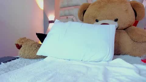 Snapshot of maddycrofft chatting on 24, 2, 2025 Maddy Crofft online show from 24, 2, 2025