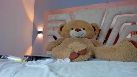 Snapshot of maddycrofft chatting on 6, 3, 2025 Maddy Crofft online show from 6, 3, 2025