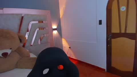 Snapshot of maddycrofft chatting on 12, 3, 2025 Maddy Crofft online show from 12, 3, 2025