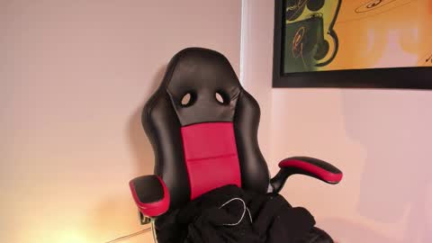 Madelaine  online show from 11, 11, 2025