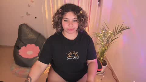 Snapshot of madelaine_taylor chatting on 25, 2, 2025 madelaine_taylor online show from 25, 2, 2025