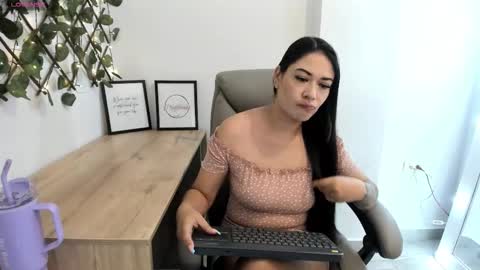 Snapshot of madeleine_w chatting on 21, 10, 2025 Madeleine online show from 21, 10, 2025