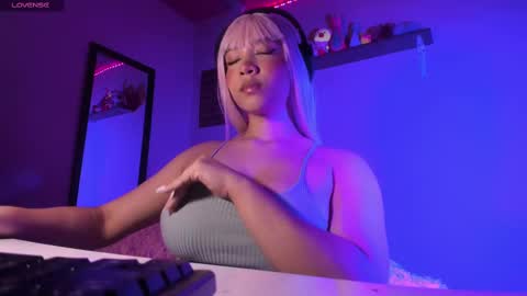 Madeline  online show from 27, 12, 2024