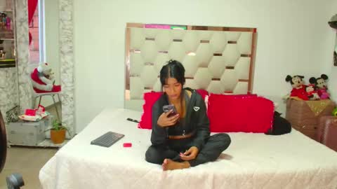 Snapshot of madeyn_roses chatting on 28, 11, 2025 madelyn roses online show from 28, 11, 2025