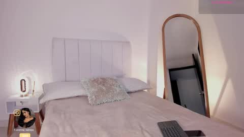 Valentina   1030   530  -  online show from 25, 2, 2025