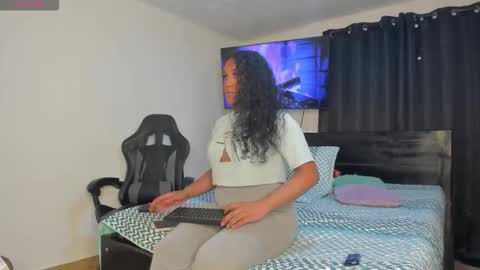 Snapshot of madisonbrunette_lxs chatting on 14, 10, 2025 madison online show from 14, 10, 2025