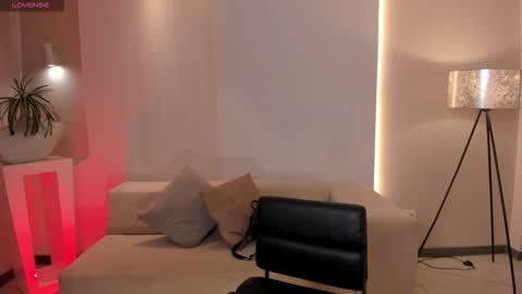 Snapshot of madisoncollinsx chatting on 5, 11, 2025 Maddi Collins online show from 5, 11, 2025