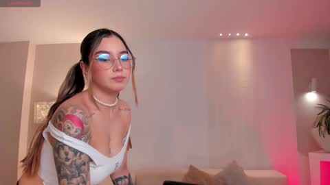 Snapshot of madisoncollinsx chatting on 6, 11, 2025 Maddi Collins online show from 6, 11, 2025