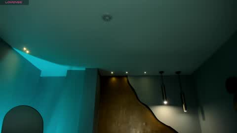 Maddi Collins online show from 10, 4, 2026