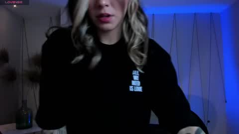 Maddi Collins online show from 6, 7, 2026