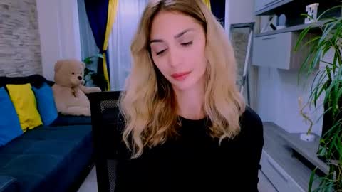 Madye Roberts online show from 13, 10, 2025