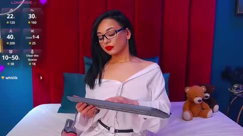 Snapshot of madyluxx chatting on 8, 3, 2025 MadyLuxx online show from 8, 3, 2025