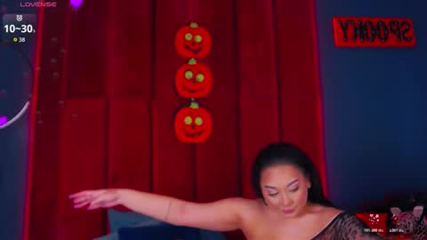 Snapshot of madyluxx chatting on 1, 11, 2025 MadyLuxx online show from 1, 11, 2025