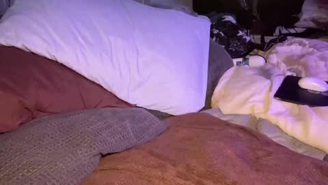 Mae Mariposa  online show from 11, 4, 2026