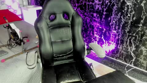 Snapshot of maeve_bigboobs chatting on 5, 1, 2025 Mae online show from 5, 1, 2025