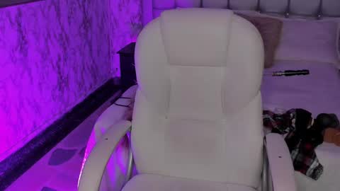 Snapshot of maeve_bigboobs chatting on 4, 3, 2025 Mae online show from 4, 3, 2025