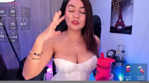 Snapshot of maggiebrownn chatting on 10, 11, 2025 ISABEL online show from 10, 11, 2025