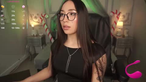 Snapshot of maggietime chatting on 17, 12, 2025 online show from 17, 12, 2025