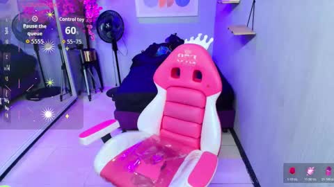 Snapshot of maggy_t18 chatting on 25, 10, 2025 Maggy online show from 25, 10, 2025