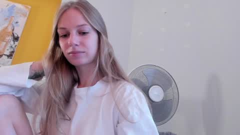 Snapshot of magic_couple13 chatting on 22, 12, 2025 Alice online show from 22, 12, 2025