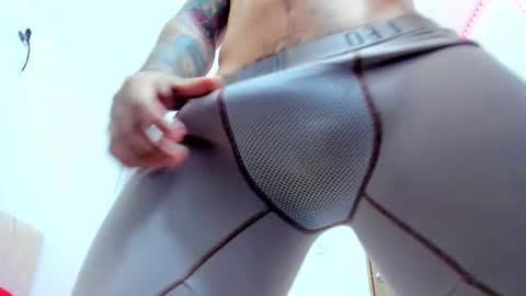 Snapshot of magic_mike_26 chatting on 19, 10, 2025 Magic Mike online show from 19, 10, 2025