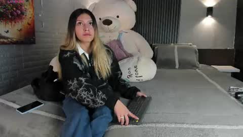 Snapshot of magic_zahara chatting on 4, 7, 2026 magic_zahara online show from 4, 7, 2026