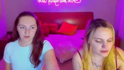 Lili and Bella online show from 6, 3, 2025