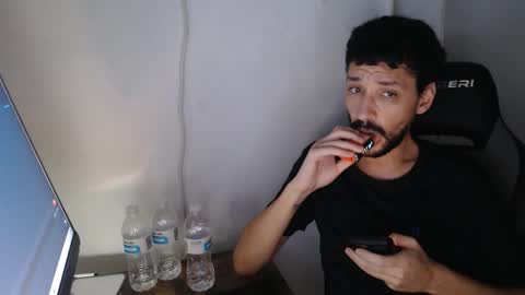 Snapshot of magicjawn chatting on 18, 12, 2025 magicjawn online show from 18, 12, 2025