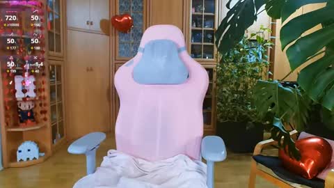 Nicole online show from 14, 2, 2025