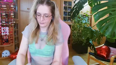 Nicole online show from 16, 2, 2025